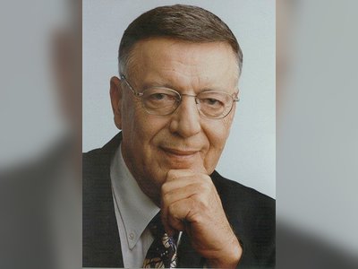 מיכאל שטראוס - moreshet.com
